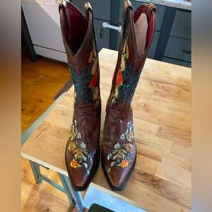 MACIE BEAN WOMEN'S ROSE GARDEN WESTERN BOOTS - SNIP TOE